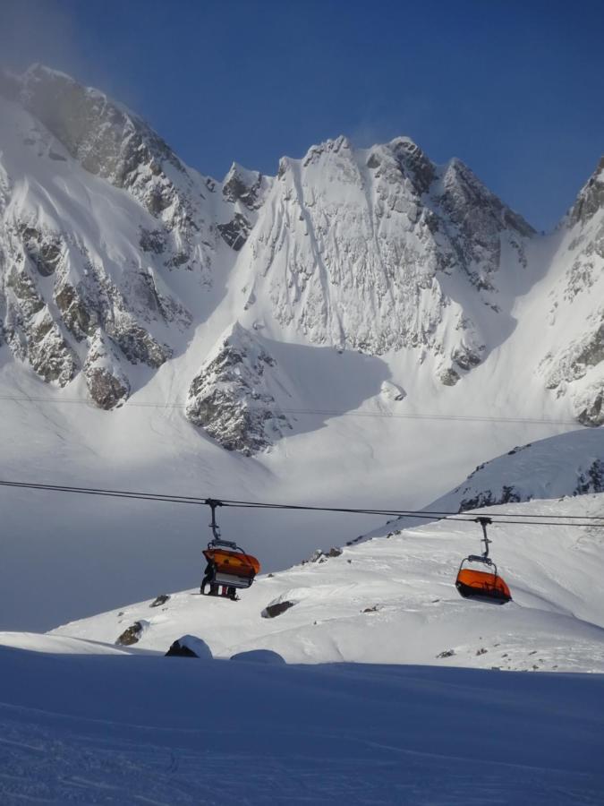 ホテル Piz Ot ザムナウン エクステリア 写真
