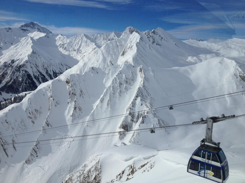 ホテル Piz Ot ザムナウン エクステリア 写真