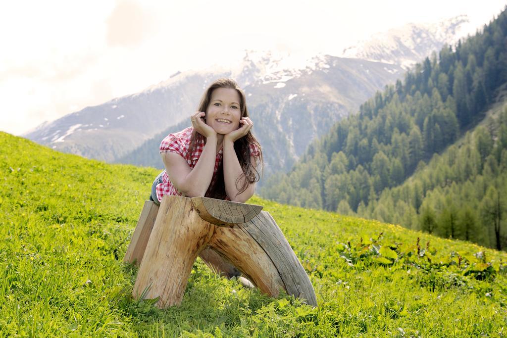 ホテル Piz Ot ザムナウン エクステリア 写真