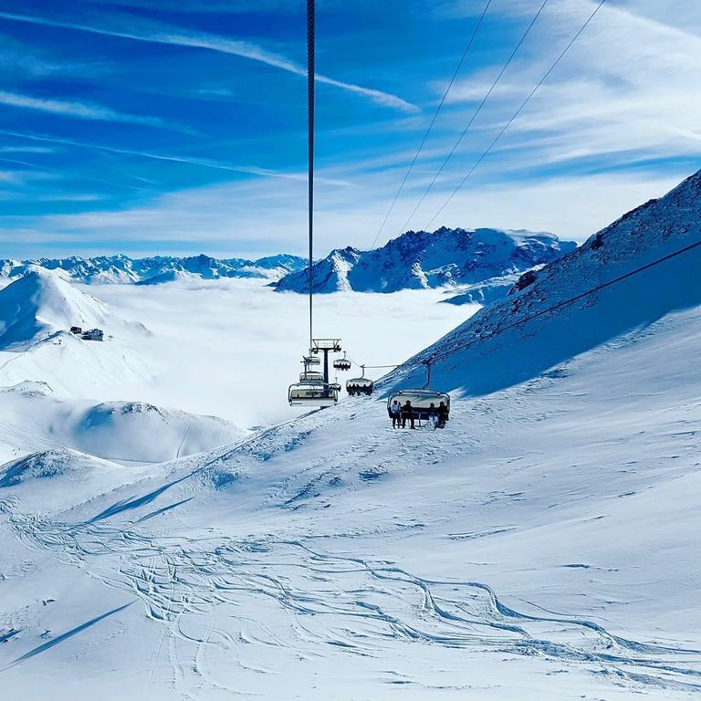 ホテル Piz Ot ザムナウン エクステリア 写真