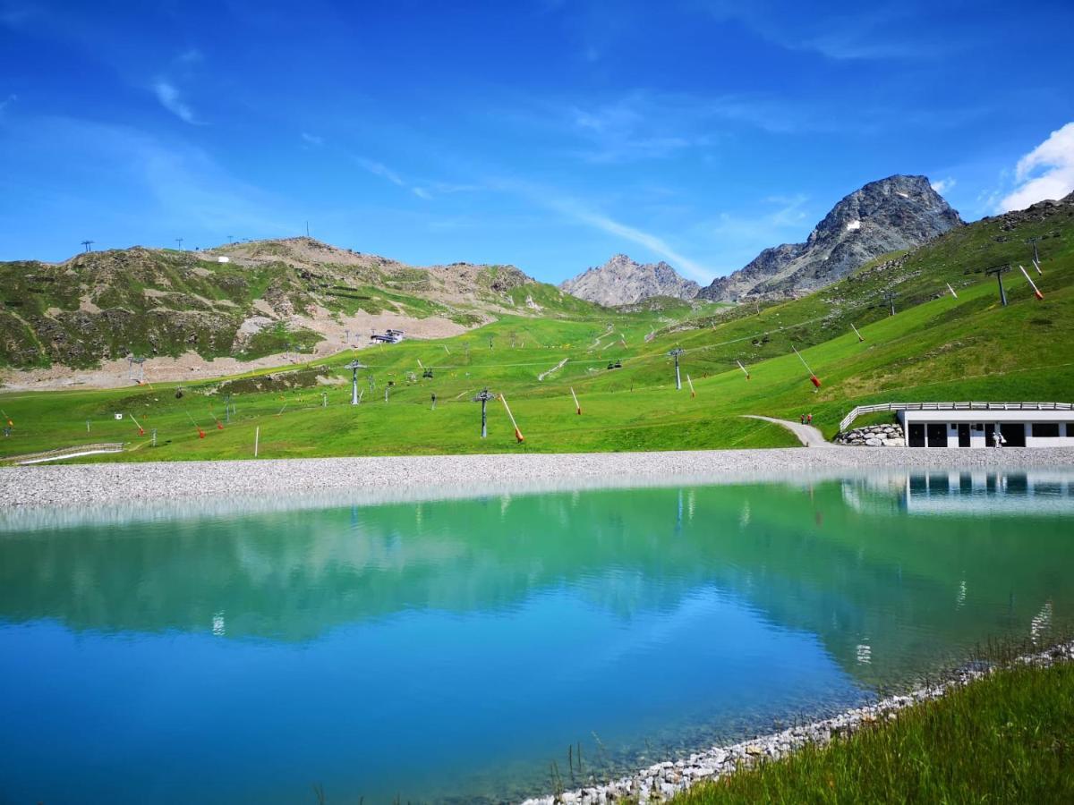 ホテル Piz Ot ザムナウン エクステリア 写真
